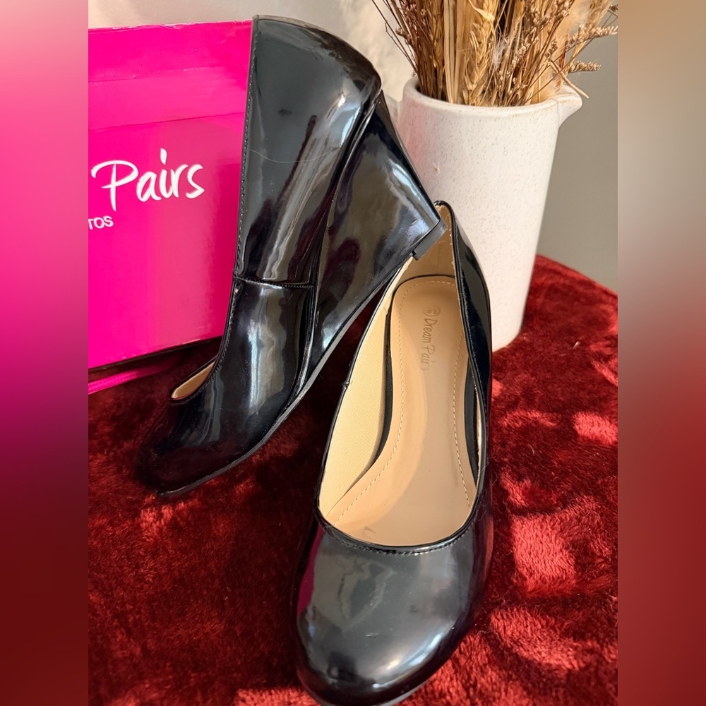 Dream Pairs Elegant Black Patent Leather Pumps